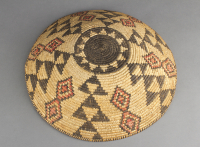 Apache%20artist%2C%20%3Cb%3E%3Ci%3E%20Basket%3C%2Fi%3E%3C%2Fb%3E%2C%20ca.%201900%2C%20willow%20and%20natural%20dyes%2C%20The%20Elizabeth%20Cole%20Butler%20Collection%2C%20no%20known%20copyright%20restrictions%2C%2091.95.63
